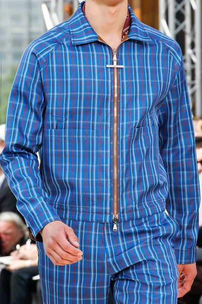 Look 28